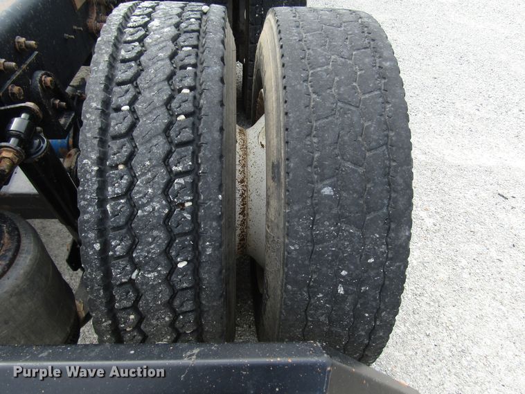 image for item DG1366 2010 International 8600 semi truck