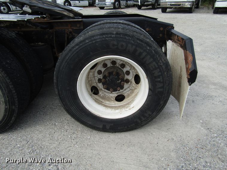 image for item DG1366 2010 International 8600 semi truck