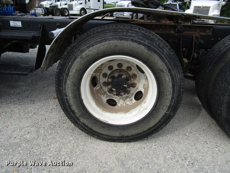 image for item DG1366 2010 International 8600 semi truck