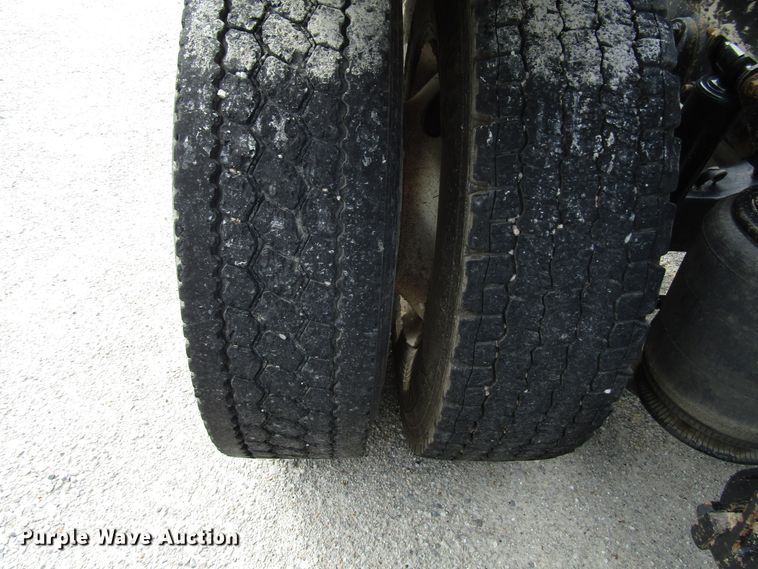 image for item DG1366 2010 International 8600 semi truck