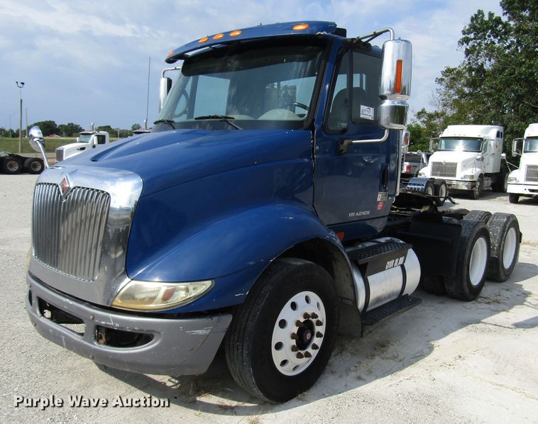 image for item DG1367 2010 International 8600 semi truck