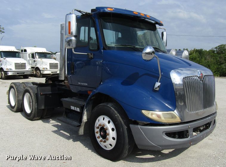 image for item DG1367 2010 International 8600 semi truck