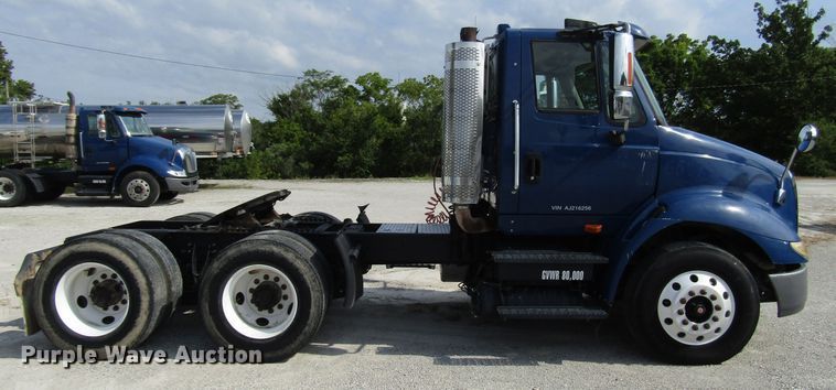 image for item DG1367 2010 International 8600 semi truck