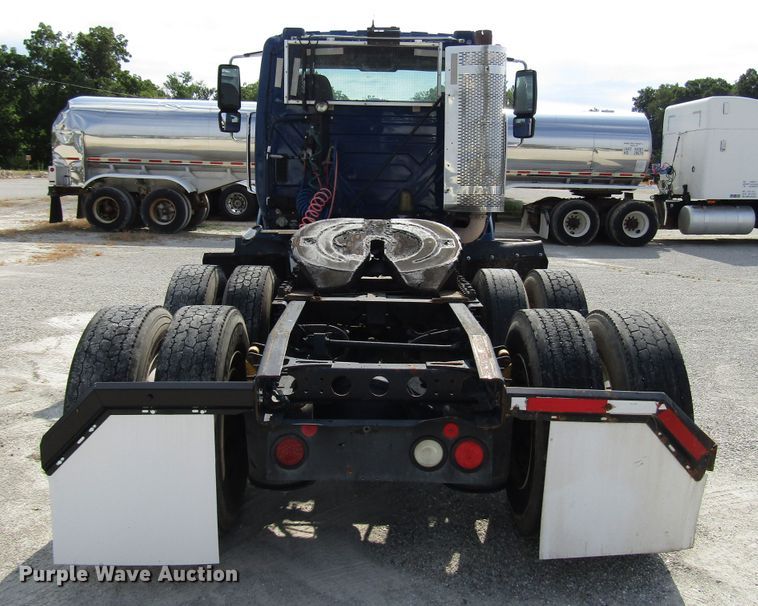 image for item DG1367 2010 International 8600 semi truck