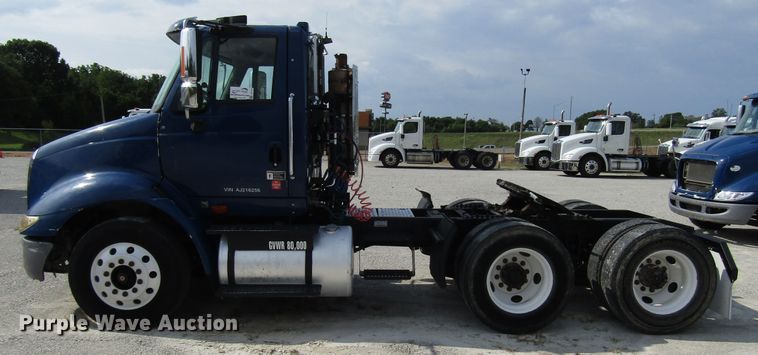 image for item DG1367 2010 International 8600 semi truck