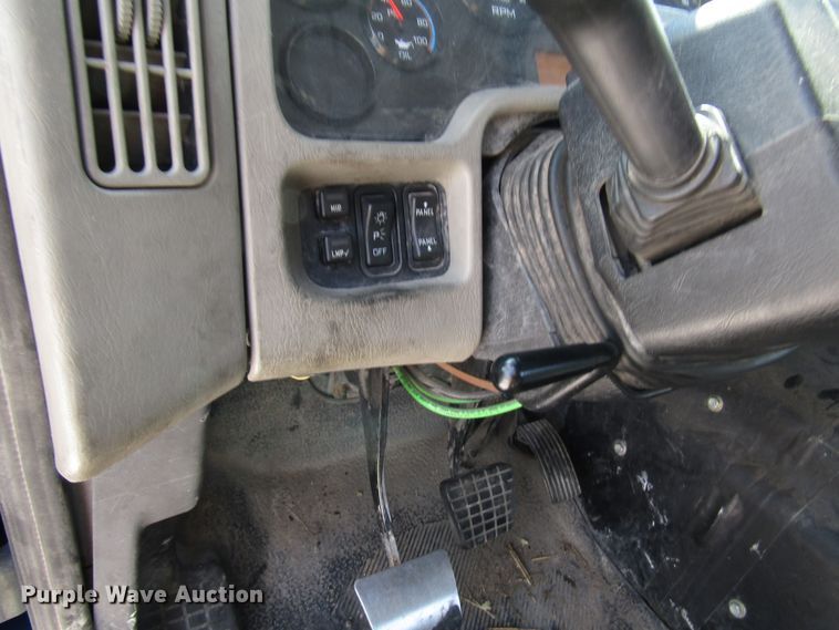 image for item DG1367 2010 International 8600 semi truck