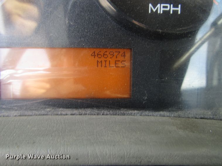 image for item DG1367 2010 International 8600 semi truck