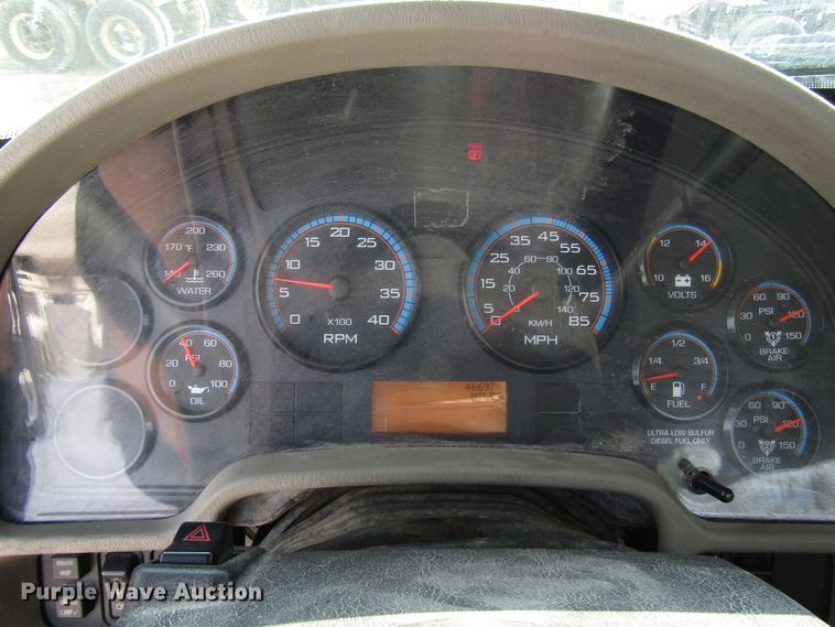 image for item DG1367 2010 International 8600 semi truck