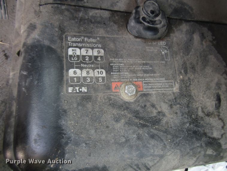 image for item DG1367 2010 International 8600 semi truck