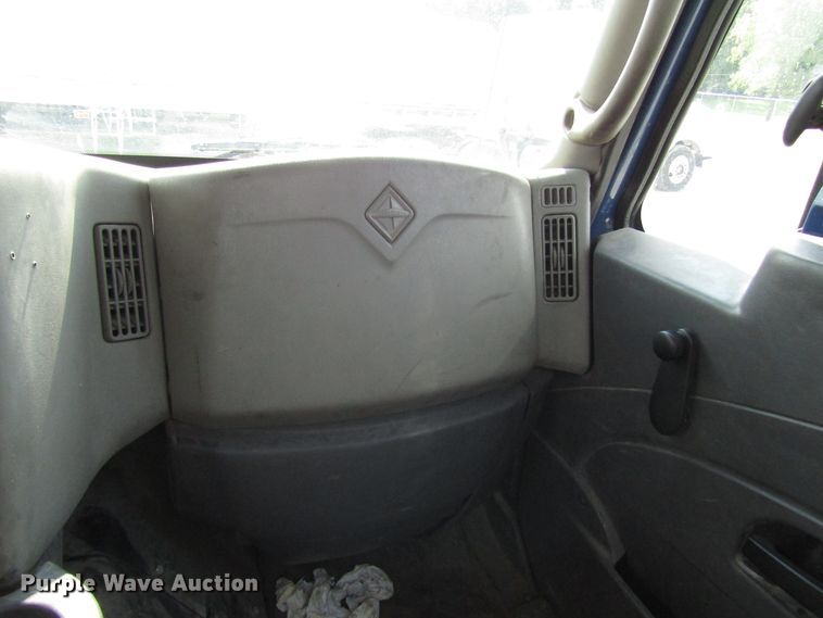 image for item DG1367 2010 International 8600 semi truck