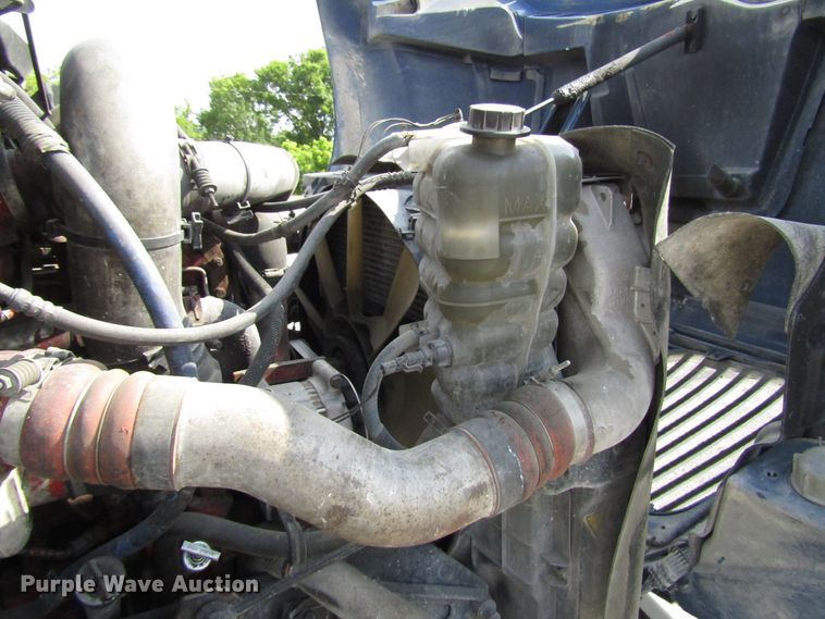 image for item DG1367 2010 International 8600 semi truck