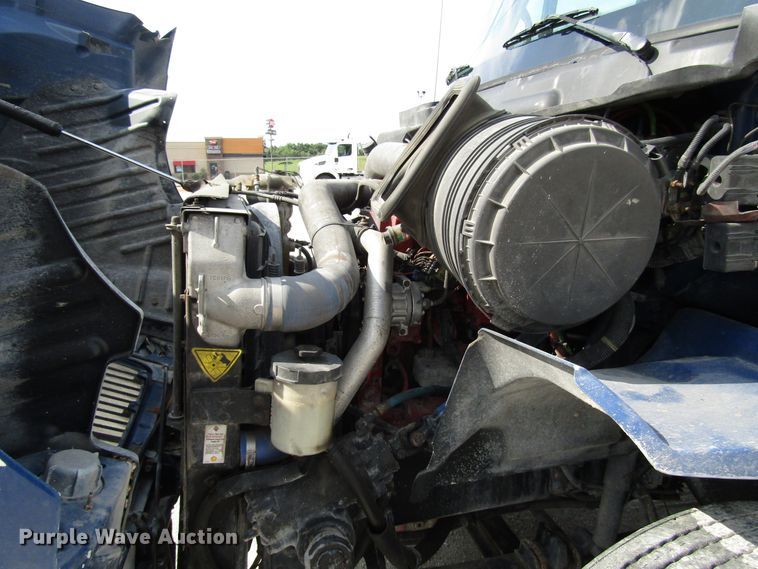 image for item DG1367 2010 International 8600 semi truck