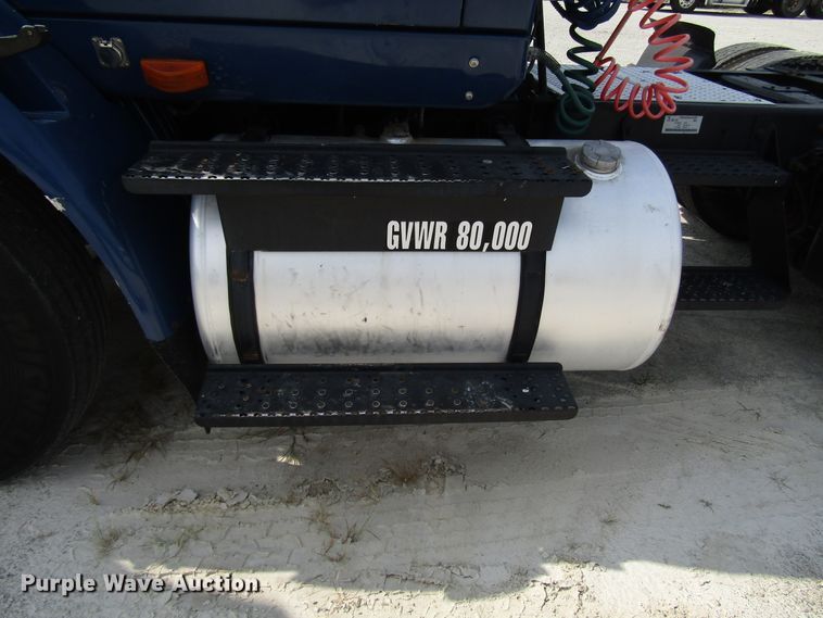 image for item DG1367 2010 International 8600 semi truck