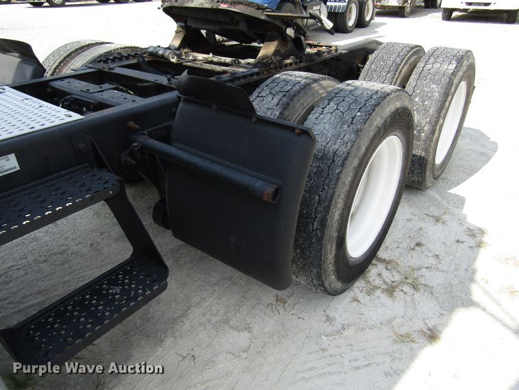 image for item DG1367 2010 International 8600 semi truck