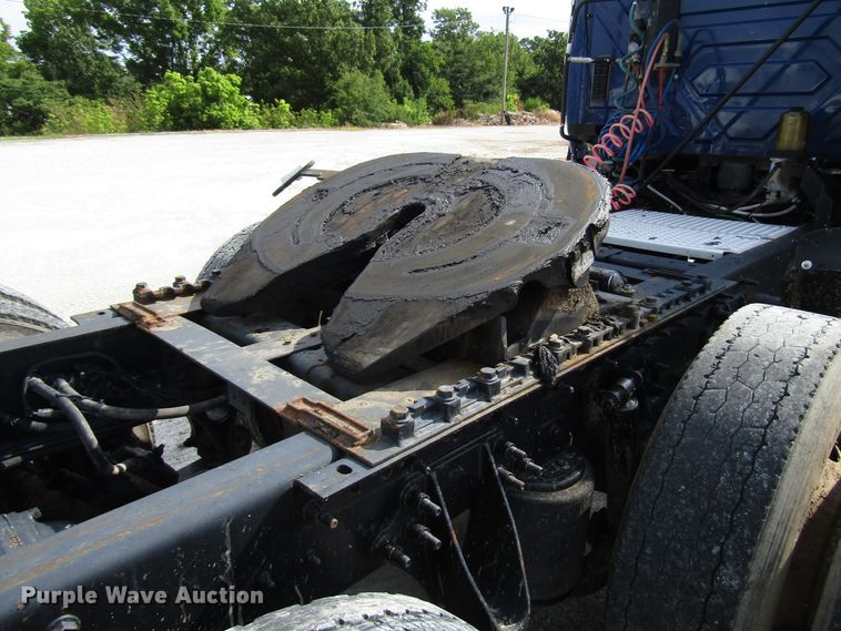 image for item DG1367 2010 International 8600 semi truck