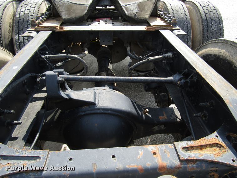 image for item DG1367 2010 International 8600 semi truck