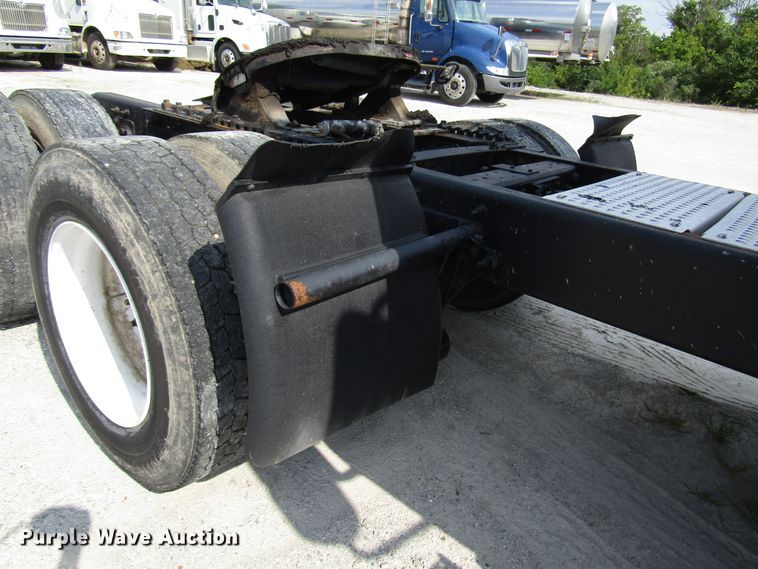 image for item DG1367 2010 International 8600 semi truck