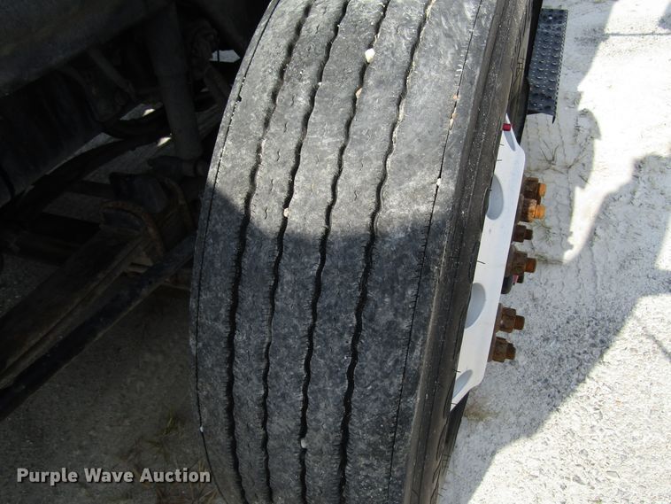 image for item DG1367 2010 International 8600 semi truck