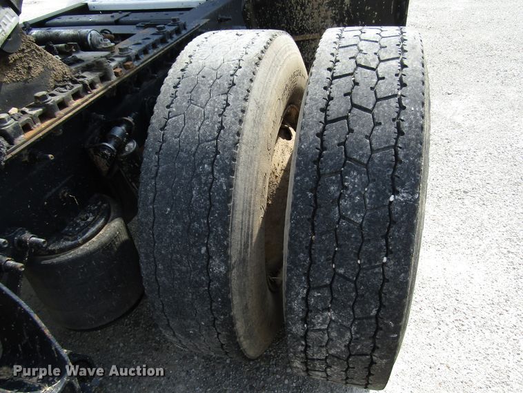 image for item DG1367 2010 International 8600 semi truck