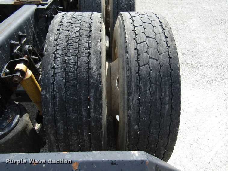 image for item DG1367 2010 International 8600 semi truck