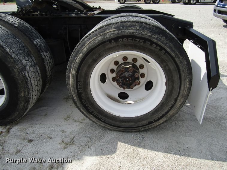 image for item DG1367 2010 International 8600 semi truck