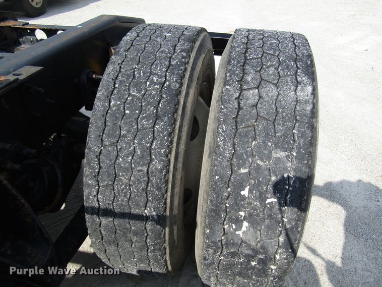 image for item DG1367 2010 International 8600 semi truck