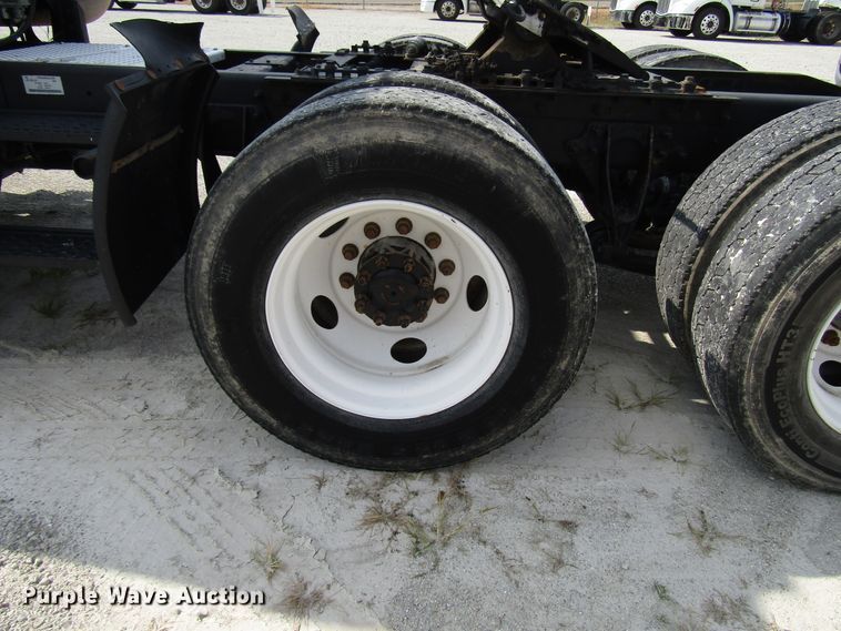 image for item DG1367 2010 International 8600 semi truck