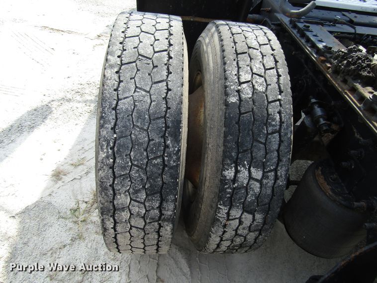 image for item DG1367 2010 International 8600 semi truck