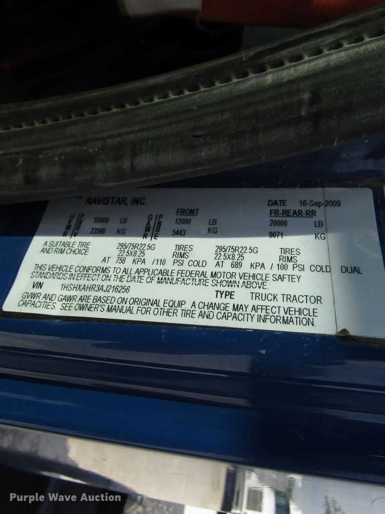 image for item DG1367 2010 International 8600 semi truck