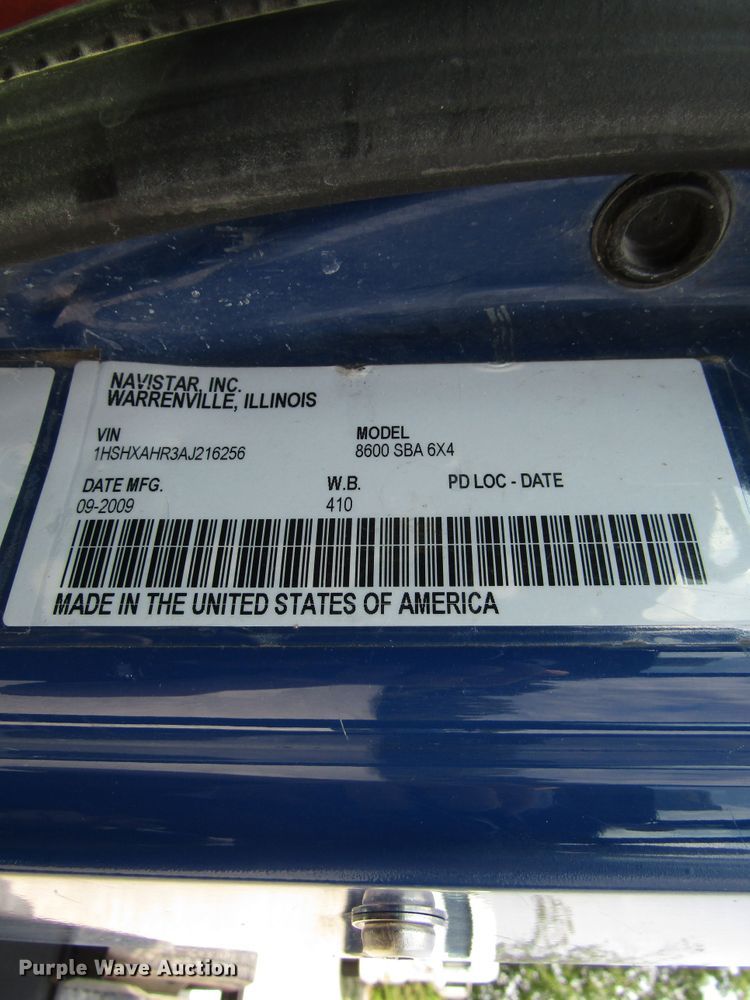 image for item DG1367 2010 International 8600 semi truck