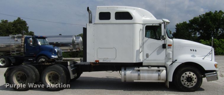 image for item DG1368 2007 International 9400i semi truck