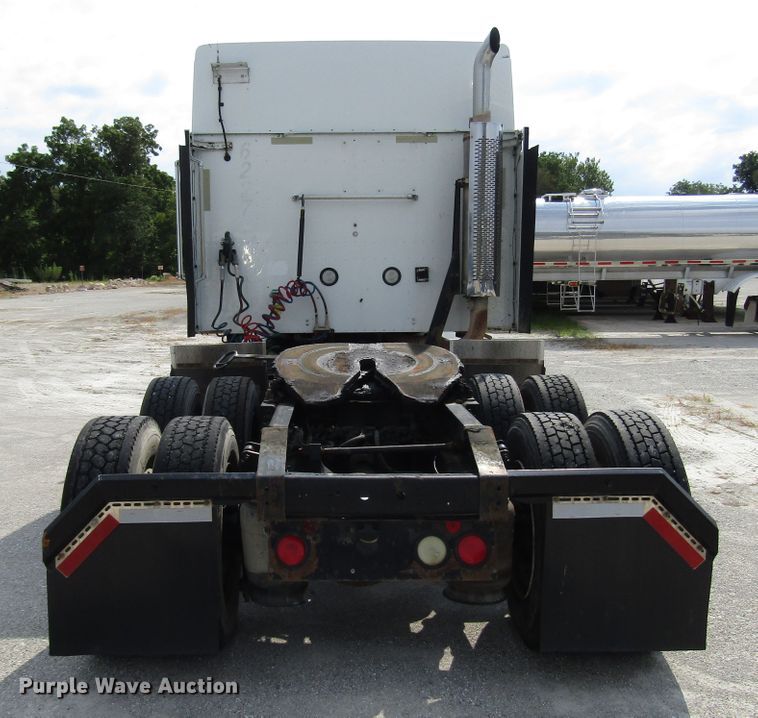 image for item DG1368 2007 International 9400i semi truck