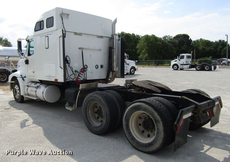 image for item DG1368 2007 International 9400i semi truck