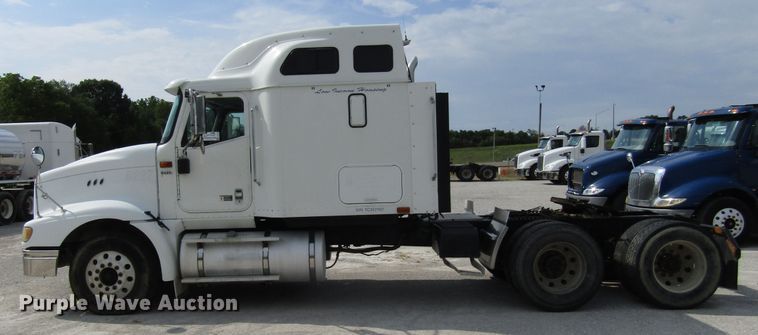 image for item DG1368 2007 International 9400i semi truck