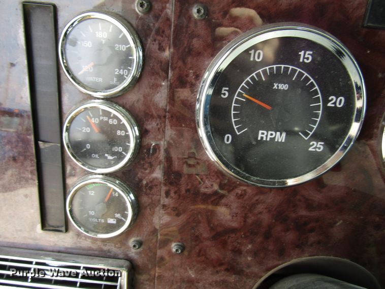 image for item DG1368 2007 International 9400i semi truck