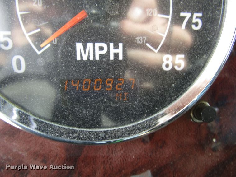 image for item DG1368 2007 International 9400i semi truck