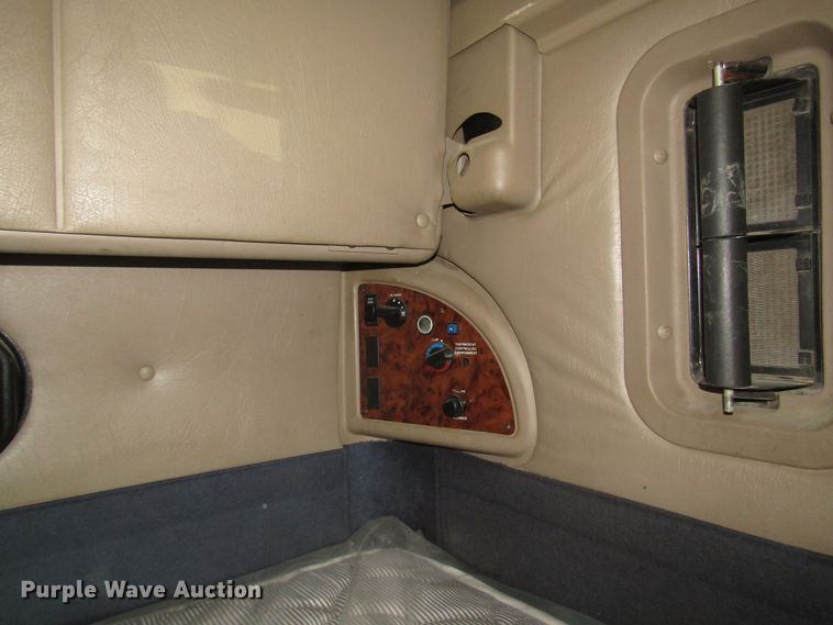 image for item DG1368 2007 International 9400i semi truck