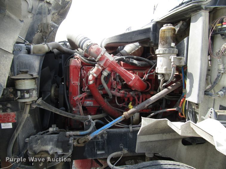 image for item DG1368 2007 International 9400i semi truck