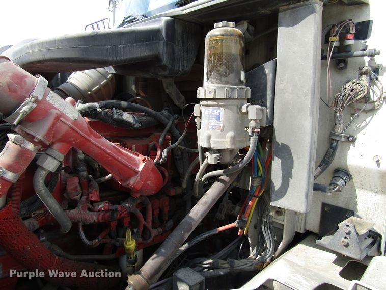 image for item DG1368 2007 International 9400i semi truck