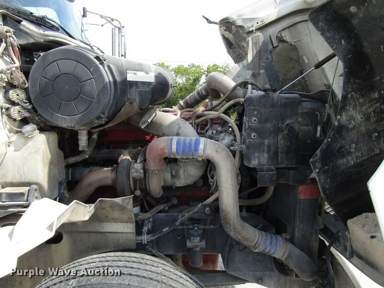 image for item DG1368 2007 International 9400i semi truck