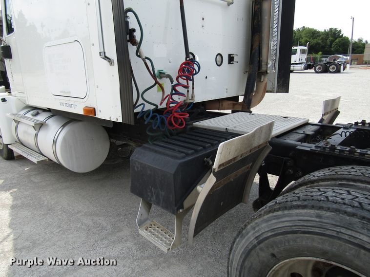 image for item DG1368 2007 International 9400i semi truck