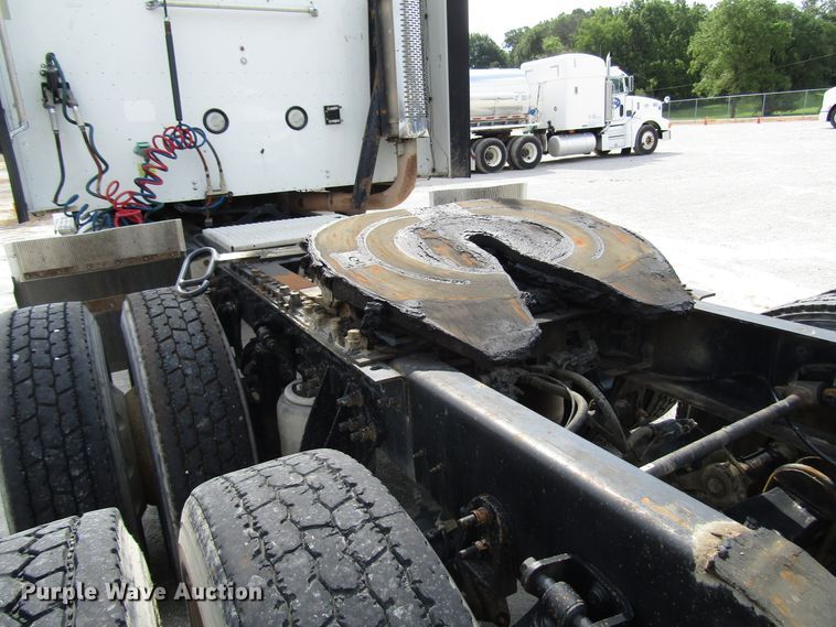 image for item DG1368 2007 International 9400i semi truck