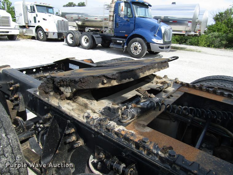 image for item DG1368 2007 International 9400i semi truck