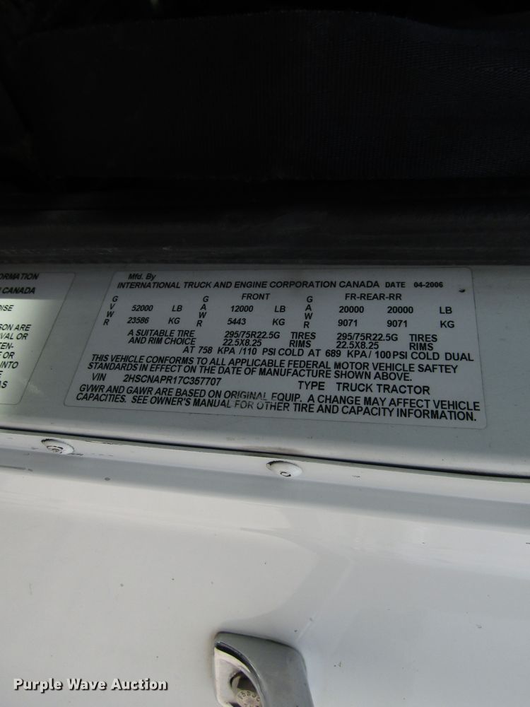 image for item DG1368 2007 International 9400i semi truck