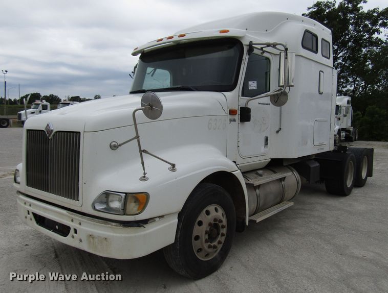 image for item DG1369 2007 International 9400i semi truck