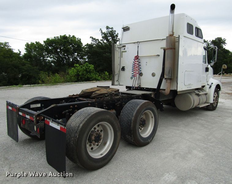 image for item DG1369 2007 International 9400i semi truck