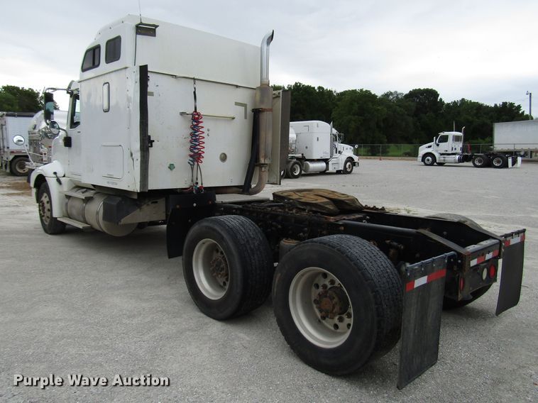 image for item DG1369 2007 International 9400i semi truck