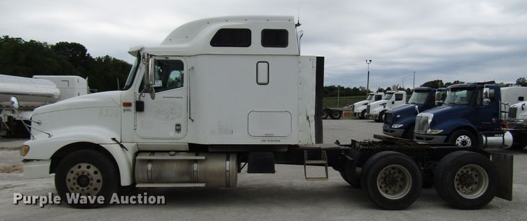 image for item DG1369 2007 International 9400i semi truck