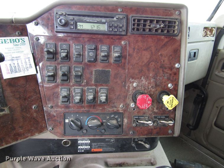 image for item DG1369 2007 International 9400i semi truck