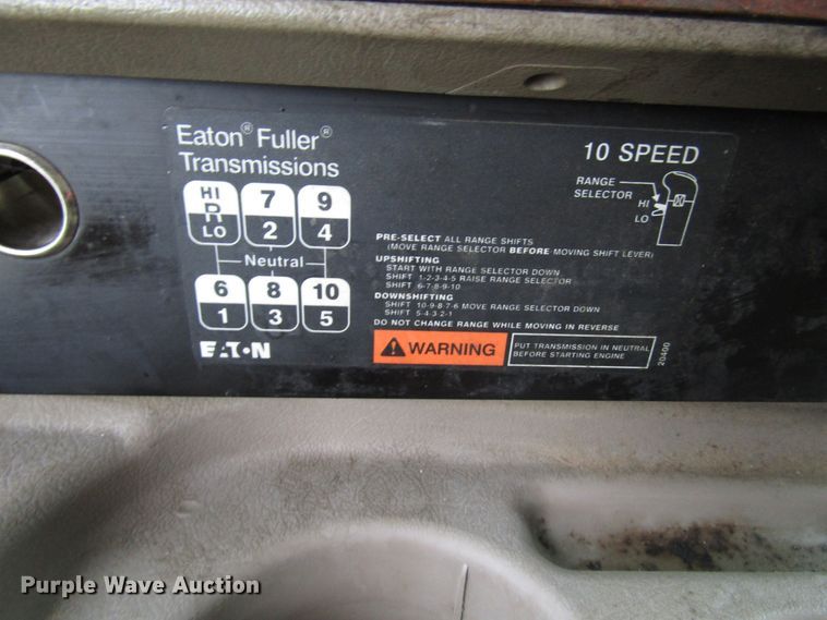 image for item DG1369 2007 International 9400i semi truck